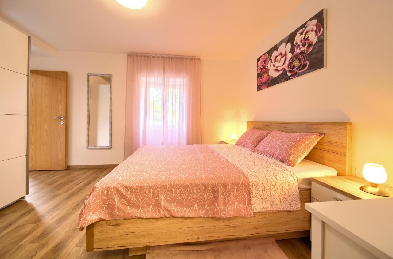 Apartment Mladen Krk Town Exterior photo