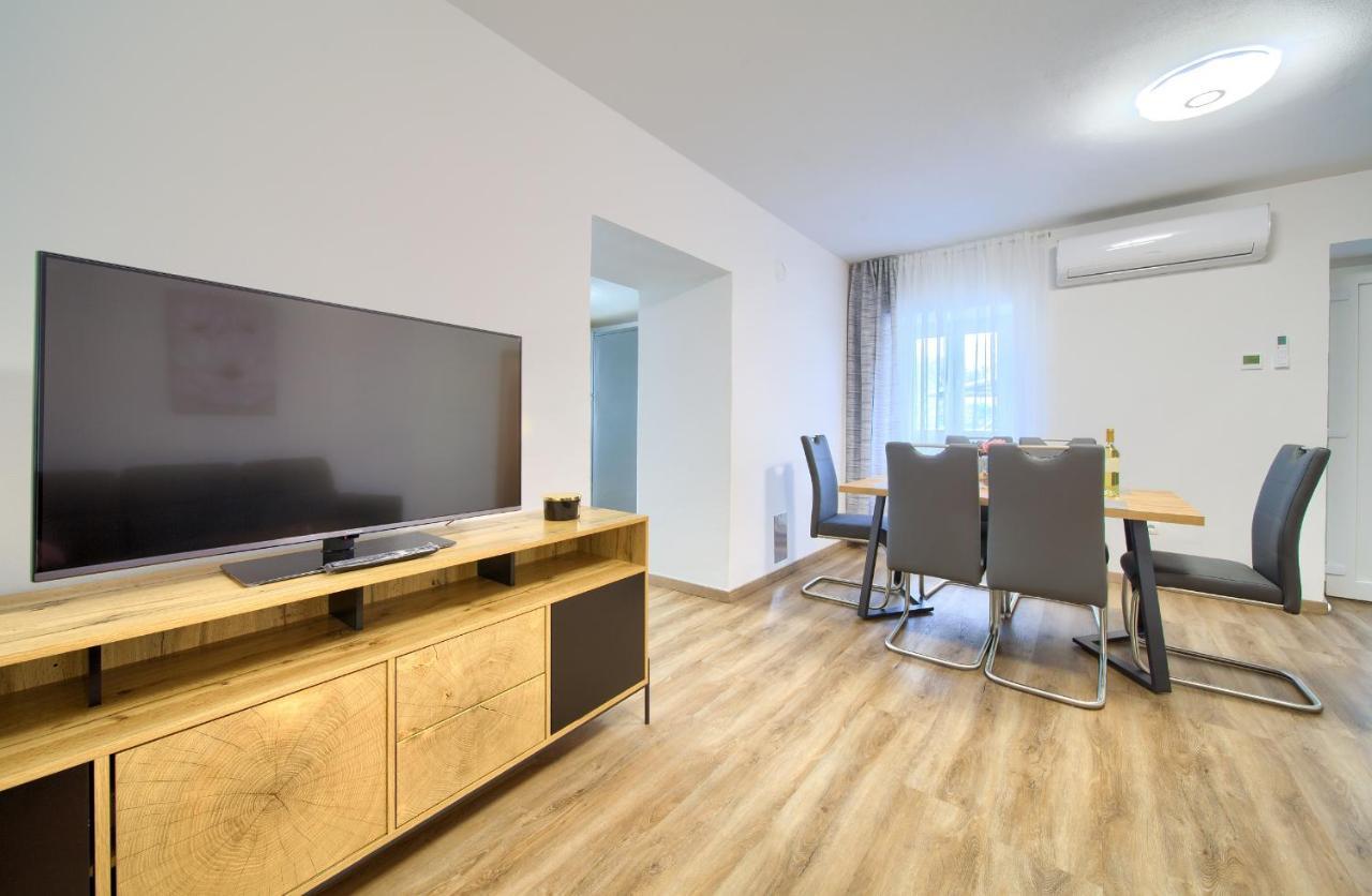 Apartment Mladen Krk Town Exterior photo